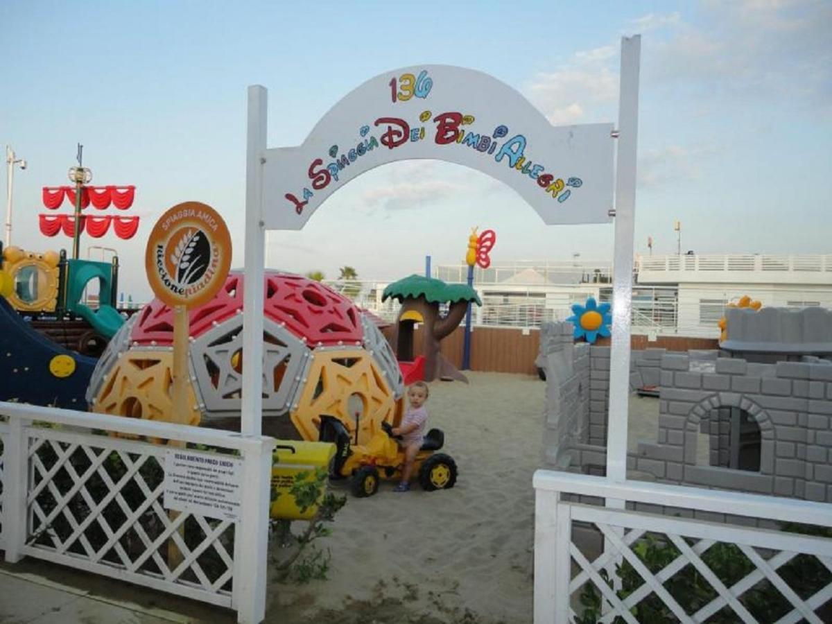 Riccione Beach Hotel - Enjoy Your Summer -Beach Village Incluso Exterior foto